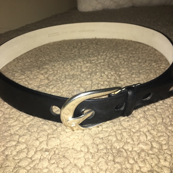 Black Michael Kors belt approx. 45” size large black with silver buckle - Picture 5 of 5